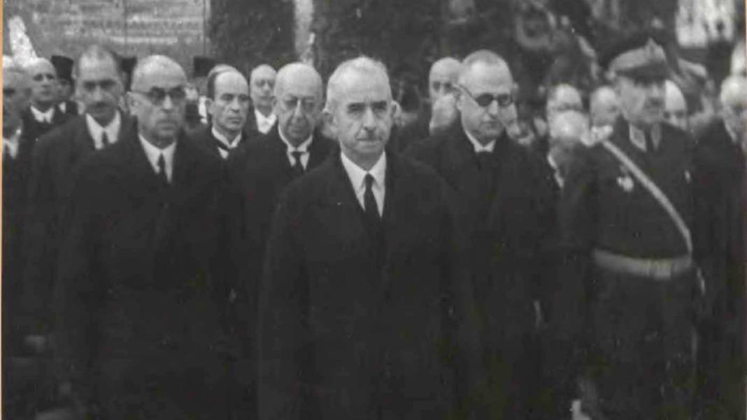 Arşivden çıkan kareler duygulandırdı: Atatürk’ün son yolculuğu adım adım görüntülendi 10